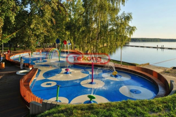 波兰第奇“脚印形”水上儿童游乐场
